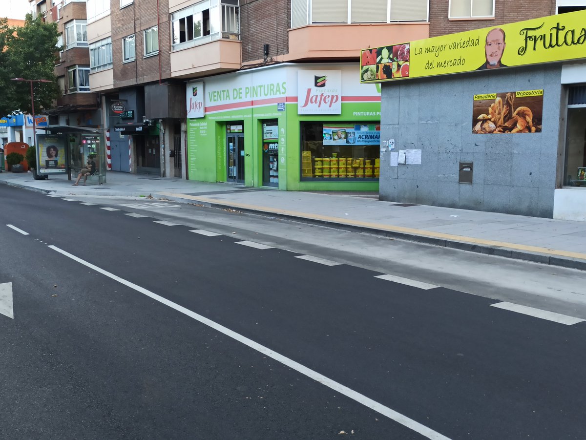 📢 Hemos mejorado la accesibilidad en las paradas de #CalleCigüeña

➡️ Nueva plataforma hasta la calzada

➡️ Pavimento táctil para invidentes

#⃣ #Valladolid #Accesible