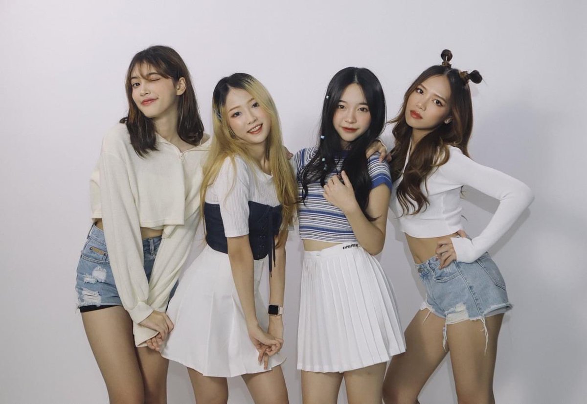 WatchRoseQuartz's tweet photo. @TpopStandby #RoseQuartz #TPOP โดยเฉพาะรุ่น 1 ได้สร้างตำนานห้างแตกที่เมียนมาร์เลยทีเดียว
และปัจจุบัน ยังมีเมมที่ไปต่อในวงการ เช่น เอิร์น เป็น MUT อยุธยา ปริมมี่ เป็นอินฟลูเอนเซอร์สังกัด Starlatiz และ ไอร่า จะคัมแบ็คปีหน้าในฐานะโซโล่ https://t.co/9Zb8jcGgC9