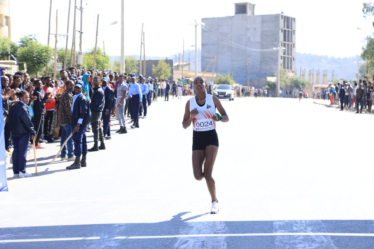 eaf_ethio's tweet photo. 19ኛው የኢትዮጽያ ማራቶን ሪሌ ውድድር ኀዳር 15/2016 ዓ.ም ትግራይ መቐሌ
በቡድን አሸናፊ ፦
በ2:07.23 ሰዓት 1ኛ ኢትዮጵያ ንግድ ባንክ
በ 2:07.38 ሰዓት 2ኛ ኢትዮ ኤሌክትሪክ
በ2:07.49 ሰዓት 3ኛ ፌደራል ማረሚያ ቤቶች ደረጃን ይዘው አጠናቀዋል https://t.co/MmsXEpDIh9