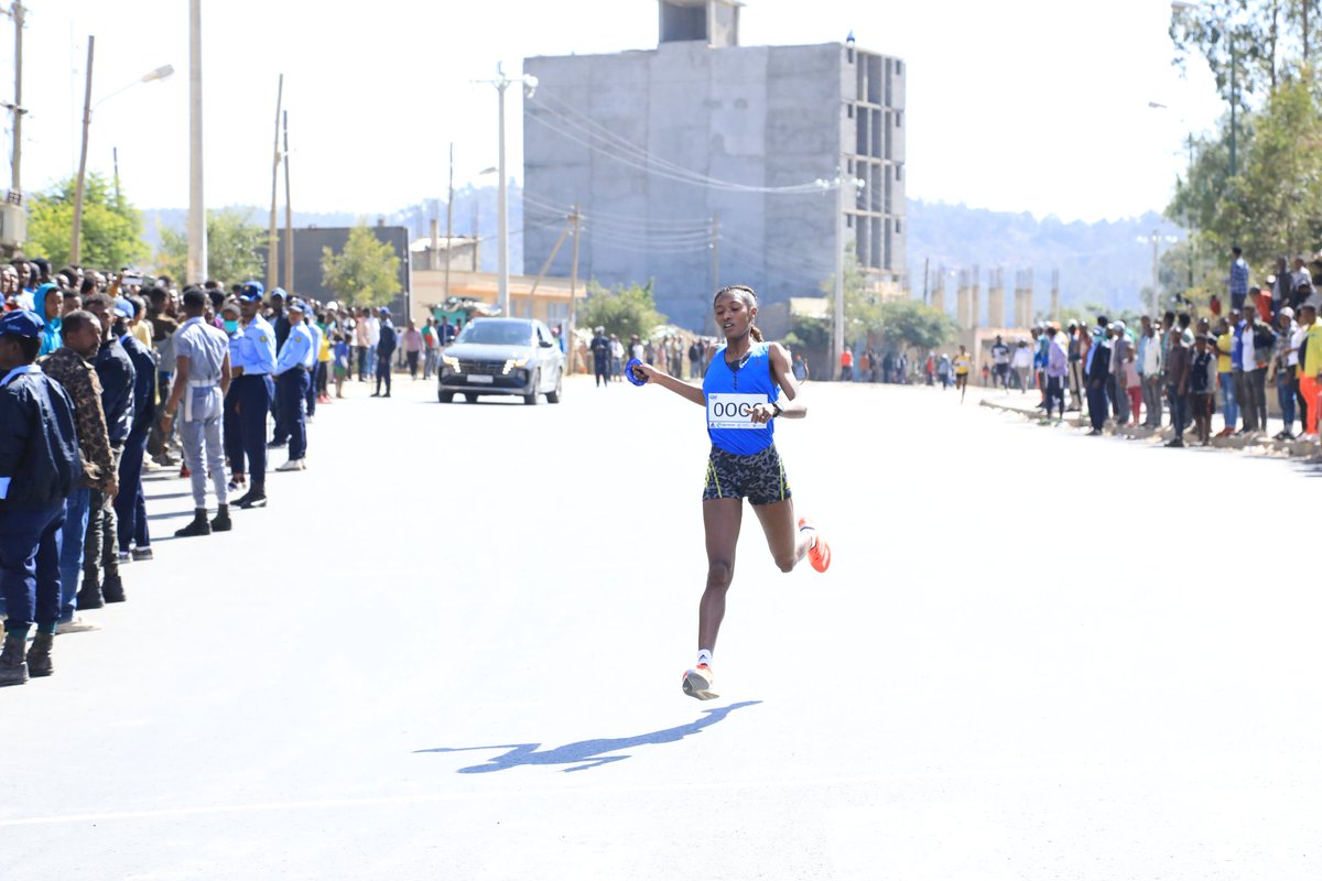 eaf_ethio's tweet photo. 19ኛው የኢትዮጽያ ማራቶን ሪሌ ውድድር ኀዳር 15/2016 ዓ.ም ትግራይ መቐሌ
በቡድን አሸናፊ ፦
በ2:07.23 ሰዓት 1ኛ ኢትዮጵያ ንግድ ባንክ
በ 2:07.38 ሰዓት 2ኛ ኢትዮ ኤሌክትሪክ
በ2:07.49 ሰዓት 3ኛ ፌደራል ማረሚያ ቤቶች ደረጃን ይዘው አጠናቀዋል https://t.co/MmsXEpDIh9