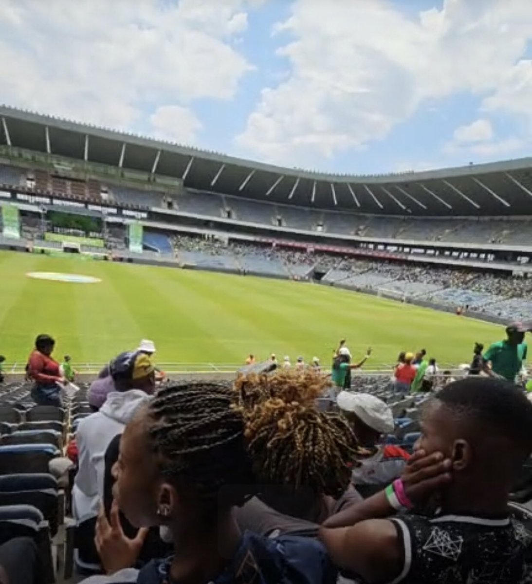 MbuyiseniNdlozi's tweet photo. So, is it safe to say our people rejected xenophobia &amp; Afrophobia today? Will it be taking it too far if we say Orlando Stadium refused to be a platform for vitriolic anti-Palestinian &amp; proto-fascist rhetoric? Whatever the answer, one thing is true; Hatred lost today! https://t.co/iBmuOff4VM