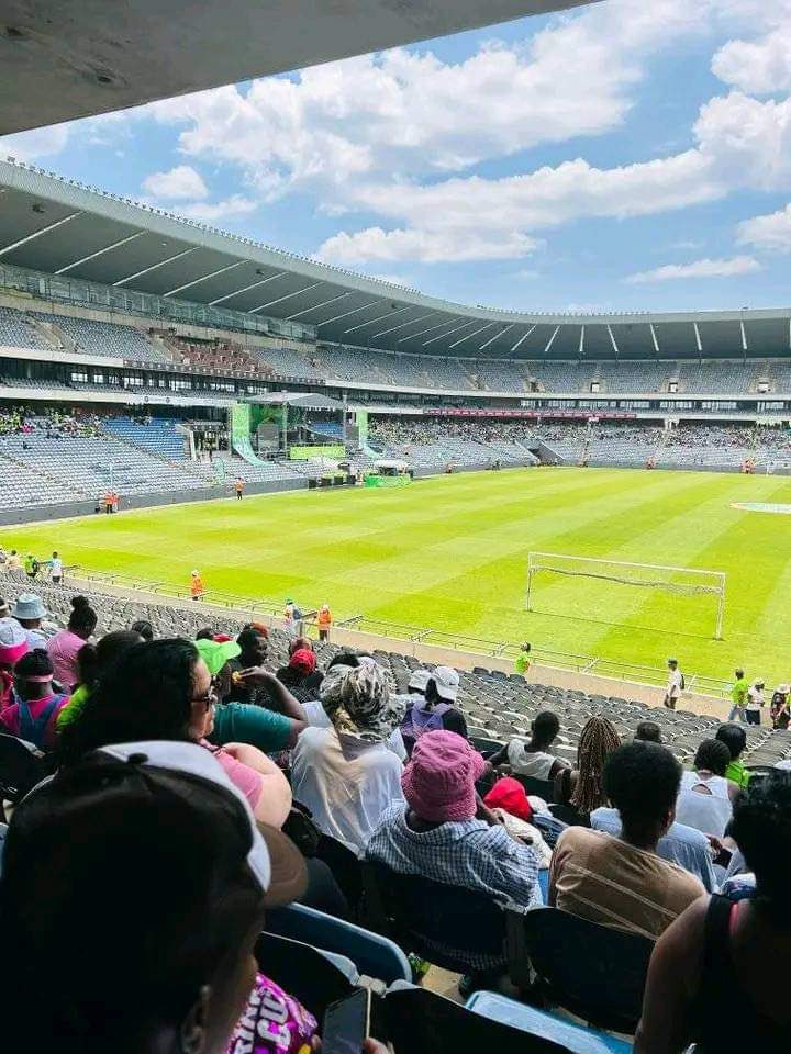 MbuyiseniNdlozi's tweet photo. So, is it safe to say our people rejected xenophobia &amp; Afrophobia today? Will it be taking it too far if we say Orlando Stadium refused to be a platform for vitriolic anti-Palestinian &amp; proto-fascist rhetoric? Whatever the answer, one thing is true; Hatred lost today! https://t.co/iBmuOff4VM