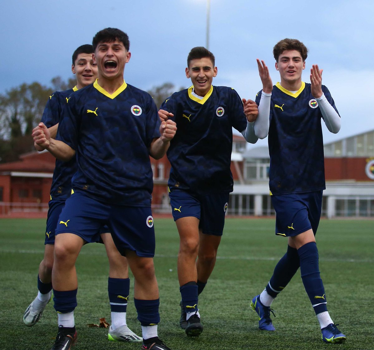 fbakademi's tweet photo. Galibiyet bizim!

U16 Gelişim Ligi 3. Hafta maç sonucu | 
Fenerbahçe 4 - 0 Belediye Derince Spor

Gollerimiz: Kamil Efe Üregen (53’), Erim Aluş (65’), Emir Aslan (68’), Berat Kayıkçı (74’)

Çalışmaya ve gelişmeye devam! 💙💛 https://t.co/QaHHw1uTwk