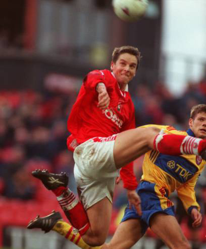 BarnsleyFCOTD's tweet photo. Joe Royle wanted to sign Hignett but somewhat unbelievably given City’s current wealth, they were unable to match the Reds’ offer. The fee was partly covered by the £450k sale of Jan Aage Fjortoft to Eintracht Frankfurt 2/2 #BarnsleyFC #Fjortoft #ManCity #JoeRoyle https://t.co/2R2DZFNs86