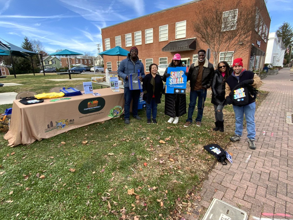 lrlmarketonmain's tweet image. Thanks to all who have stopped by the Laurel Quill Lot, 378 Main Street, for #SmallBusinessSaturday! And thanks to Mayor-elect Keith Sydnor for coming out to support the event! 

We’ll be here until Noon, so stop by for some treats and grab your passport! #ShopSmallShopLocal