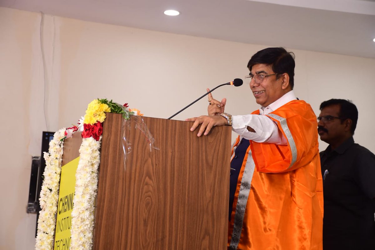 pibchennai's tweet photo. Union Minister of State for Education Dr. Subhash Sarkar conferred the degree certificates to the students at the 9th convocation of Chennai Institute of Technology, Chennai. https://t.co/WJpZmrGbZK