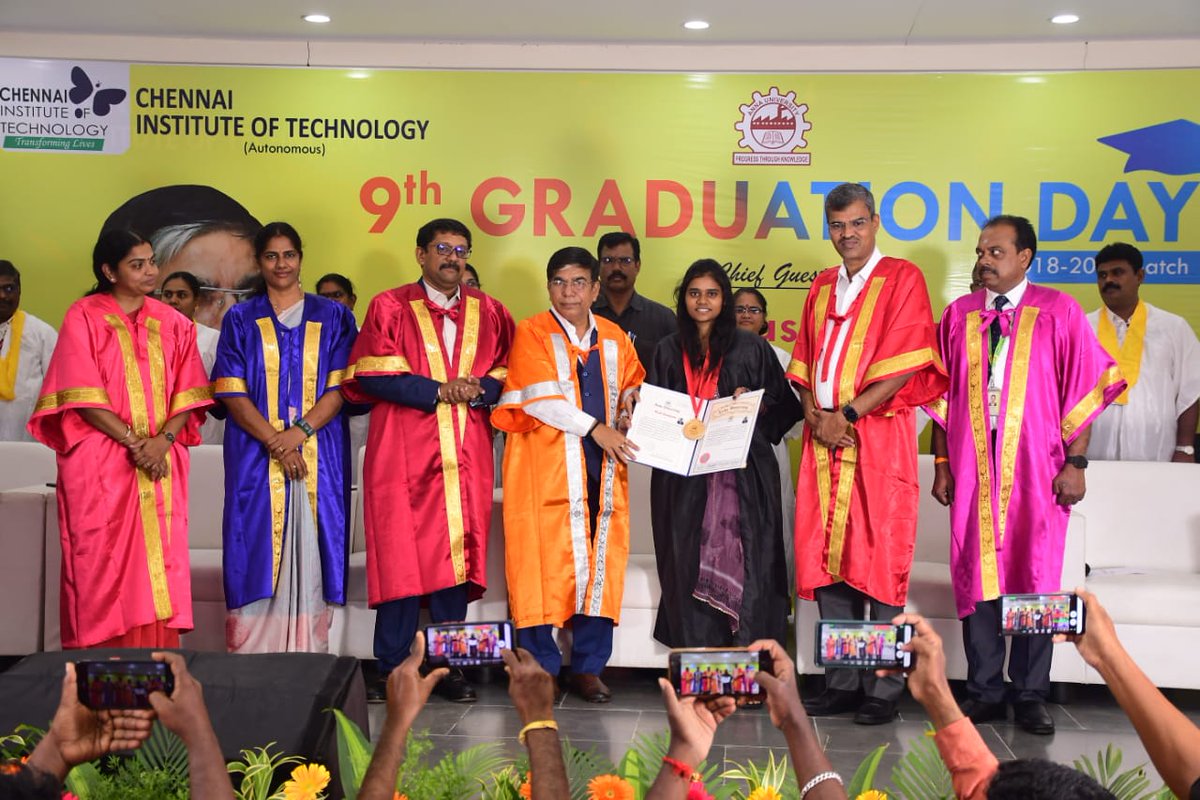 pibchennai's tweet photo. Union Minister of State for Education Dr. Subhash Sarkar conferred the degree certificates to the students at the 9th convocation of Chennai Institute of Technology, Chennai. https://t.co/WJpZmrGbZK