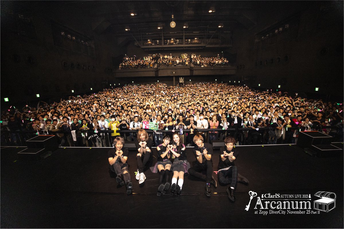 ClariS_Staff's tweet photo. #ClariS_Arcanum 全公演終了しました〜🥰
あっという間に終わっちゃって寂しいけど、それ以上の思い出と幸せをみんなからいただきました💓
Arcanum最高だったね☺️燃え尽きるくらい全力で楽しむことが出来ました✨本当にありがとう🤍🫧
次のツアーでも待ってるよ〜！

🐰クララ･カレン🐱

 #ClariS https://t.co/ceUvU8oJHw