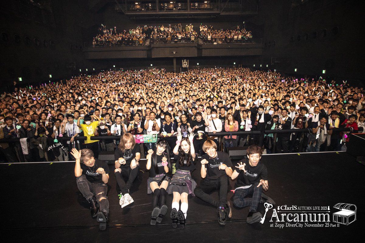 ClariS_Staff's tweet photo. #ClariS_Arcanum 全公演終了しました〜🥰
あっという間に終わっちゃって寂しいけど、それ以上の思い出と幸せをみんなからいただきました💓
Arcanum最高だったね☺️燃え尽きるくらい全力で楽しむことが出来ました✨本当にありがとう🤍🫧
次のツアーでも待ってるよ〜！

🐰クララ･カレン🐱

 #ClariS https://t.co/ceUvU8oJHw
