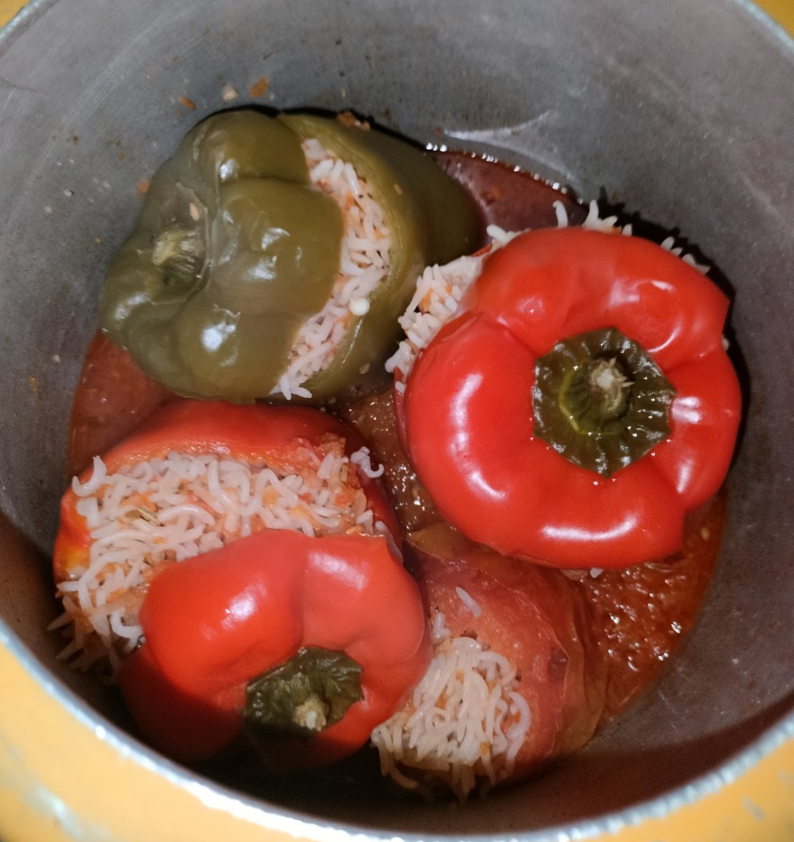 julianschwinger's tweet image. #30MinRecipe
Stuffed capsicum rice