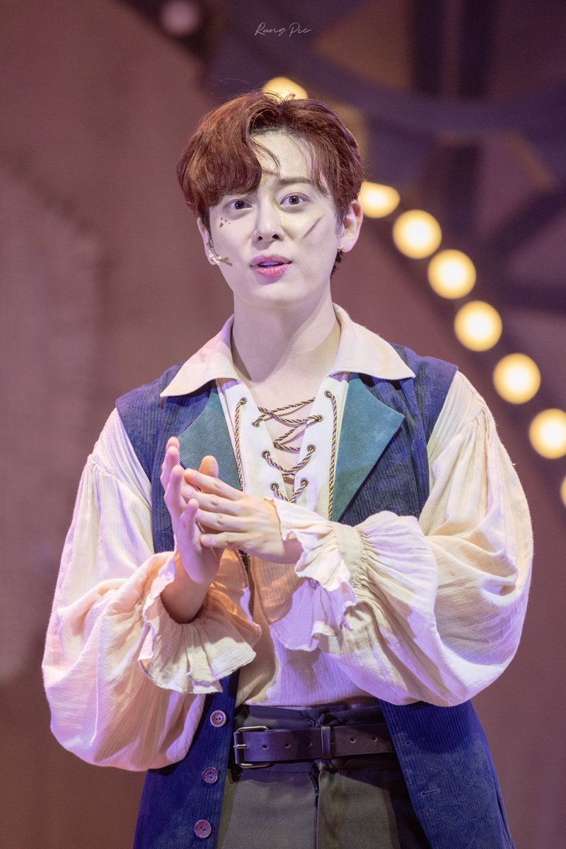 RUNG_memory's tweet photo. 231125 밤 뮤지컬 <후크>
피터 役 #동현 배우님

나랑 놀자 하루 종일☺️ https://t.co/aR3XMAQu4g