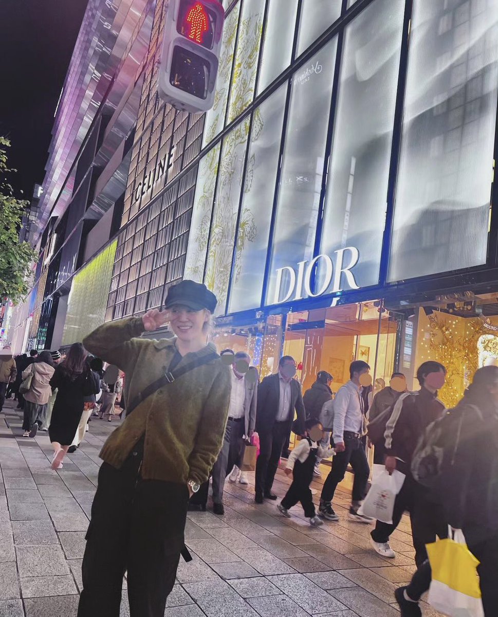 BTS_613Ari's tweet photo. ジミンちゃん普通に変装もなしで街中出歩いてて泣いた。CoCo壱行ってるじゃんㅜㅜㅜ https://t.co/XHIB8uwdnA