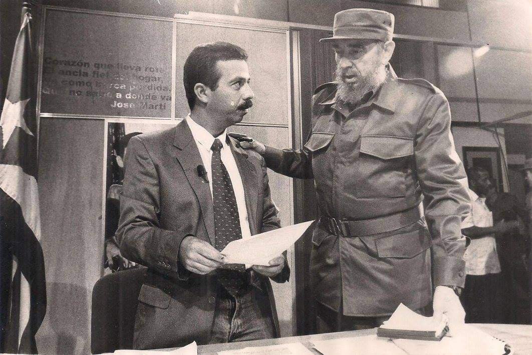 PresidenciaCuba's tweet photo. Homenaje a quien tanta falta nos hace cuando seguimos en la lucha por rearmar y fortalecer lo que somos como cubanos 🇨🇺; cuando la batalla imperiosa es la misma de #Fidel: alimentar la virtud y no la fiera que llevamos acechante en el alma.

https://t.co/mpmuztSuou https://t.co/Mk2NgA5448