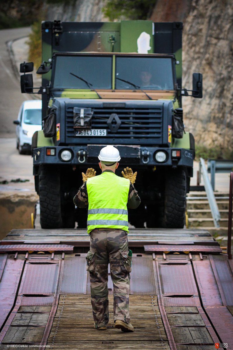 Chefdecorps1REC's tweet image. La #LogOps #DeCombat 🚅

En s’appuyant sur @GroupeSNCF le #1REC a réalisé une manœuvre logistique d’ampleur pour permettre une projection massive et complexe d’une centaine de véhicules à plus de 800km de leurs bases pour participer à #BIA23 avec les 2200 militaires @COM6BLB !