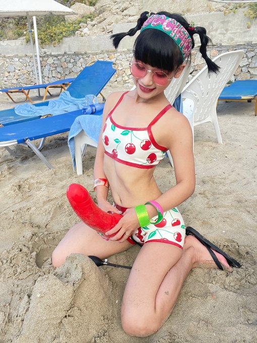 事務所に戻って明日の準備してる間に30歳迎えました〜！ 30代もビックにエレクトな毎日を送るので、みんなこれからもよろしくね。 https://t.co/PAEdJIElwz<a href="/tag/%E3%83%95%E3%82%A9%E3%83%BC%E3%82%A8%E3%83%90%E3%83%BC%E3%83%A6%E3%83%AA%E3%82%A4%E3%82%AB"class="tags"><span>#フォーエバーユリイカ</span></a>