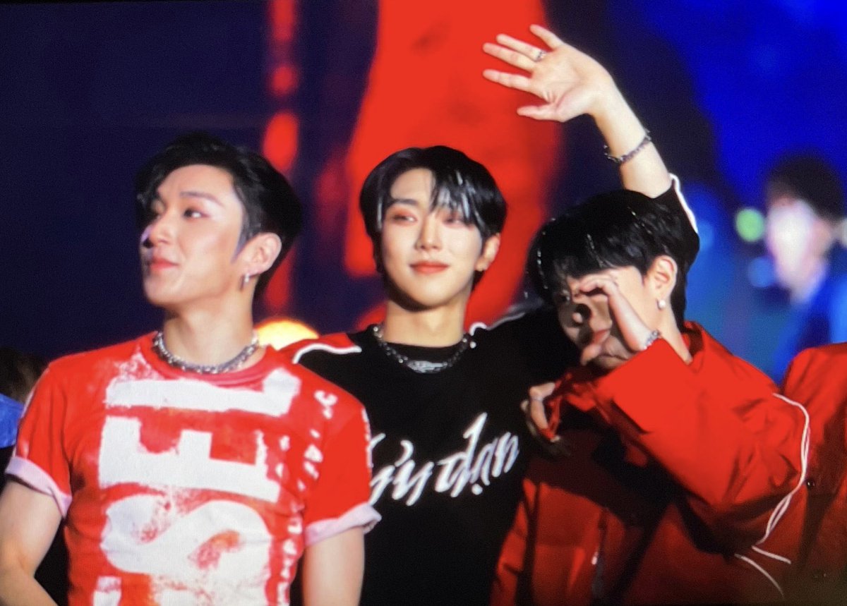 TigerCat960422's tweet photo. 231125 피크타임 콘서트 가오슝

#HEEDO #희도 #유희도
#김병주 #문종업 #김성중
#팀24시 #peaktime https://t.co/WLS8G6SMmT
