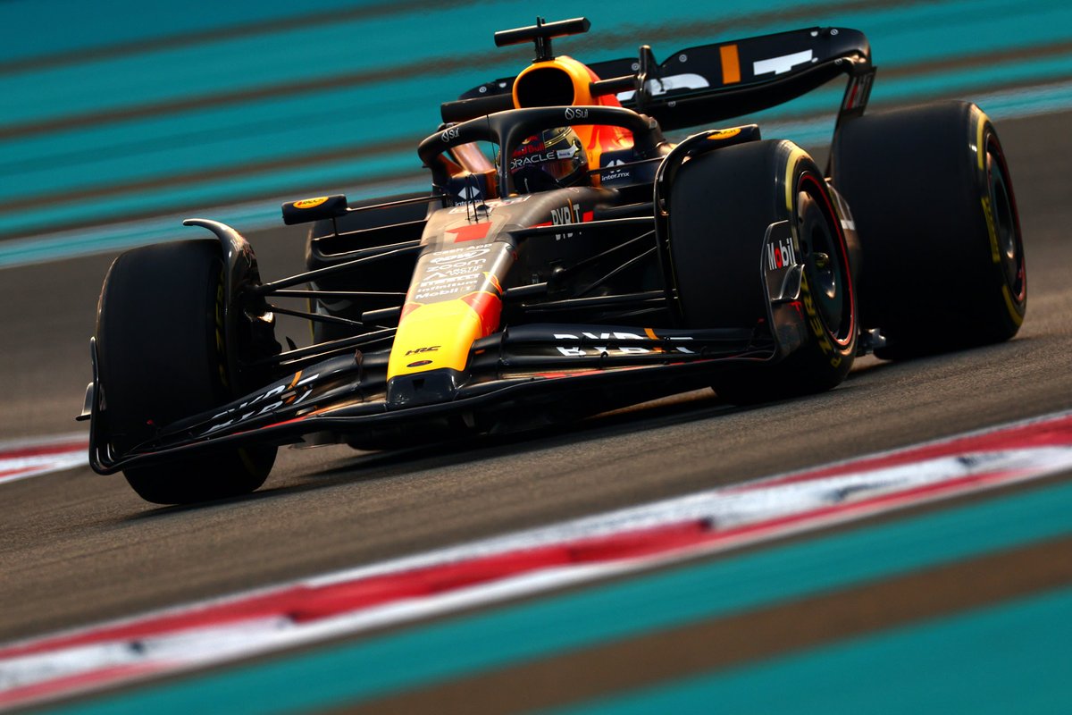#F1, Red Bull ancora davanti a tutti: pole position per Max Verstappen. #Ferrari a due facce: Leclerc secondo, Sainz sedicesimo --> tinyurl.com/qualifiche-abu…