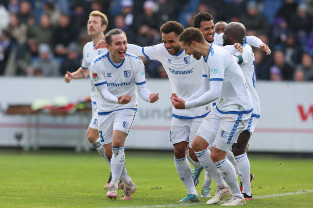 bundesliga_br2's tweet photo. O Osnabrück enfrentou o Magdeburg no Bremer Brücke, o FCM venceram por 0-2, gols de Atik e Schuler, quebrando o jejum de oito jogos.
#OSNFCM
#Bundesliga https://t.co/r5oBxJZQA7