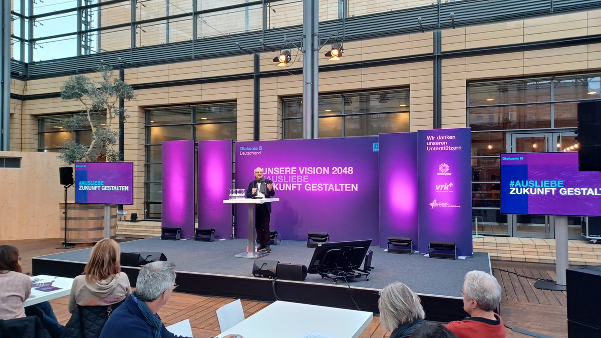 DiakonieMitteld's tweet photo. „Was verbindet uns, wenn wir nicht mehr aneinander gebunden sind?“, fragte Ulrich Lilie auf dem @diakonie-Zukunftskongress #VISION2048. Wie kommen wir vom „ich“ zurück zum „wir“? Frische Ideen gaben die Werkstätten. Statt Altbewährtem wurde an neuen Ideen gearbeitet. #AUSLIEBE https://t.co/FjI8O8ZHSb