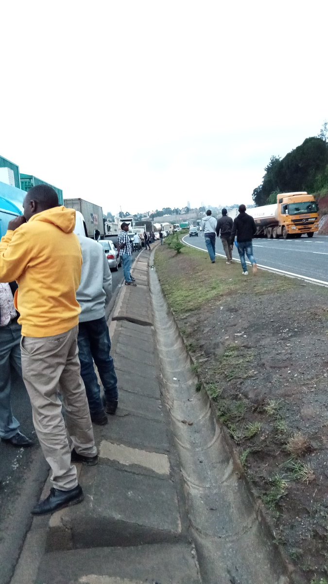 FarmersAtlasKe's tweet photo. Something very wrong at the southernbypass. https://t.co/DEbaJmSQBA
