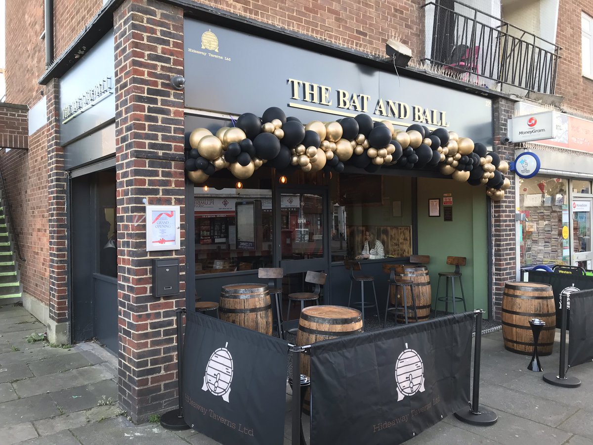 New micropub/small bar the #batAndBall opened this week in #Mottingham. 4 #caskBeers inc @BexleyBrewery and @WesterhamBrew. @SELondonCamra