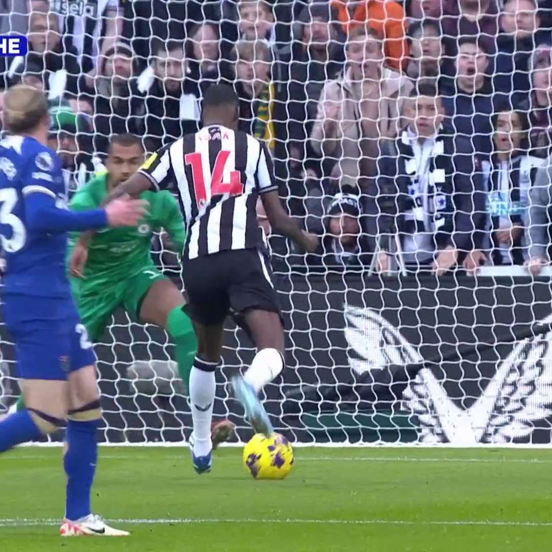 He's back!Alexander Isak scores on his return from injury to give Newcastle an early lead over Chelsea 🎯. #NEWCHE