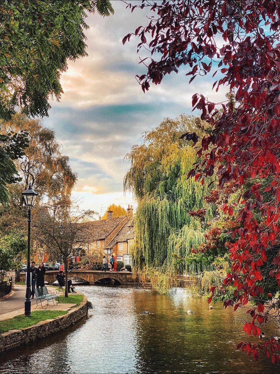 A postcard-worthy scene from the Bourton-on-the-Water in the Cotswolds. 🍂 #visitengland 📸: @alex_tz78