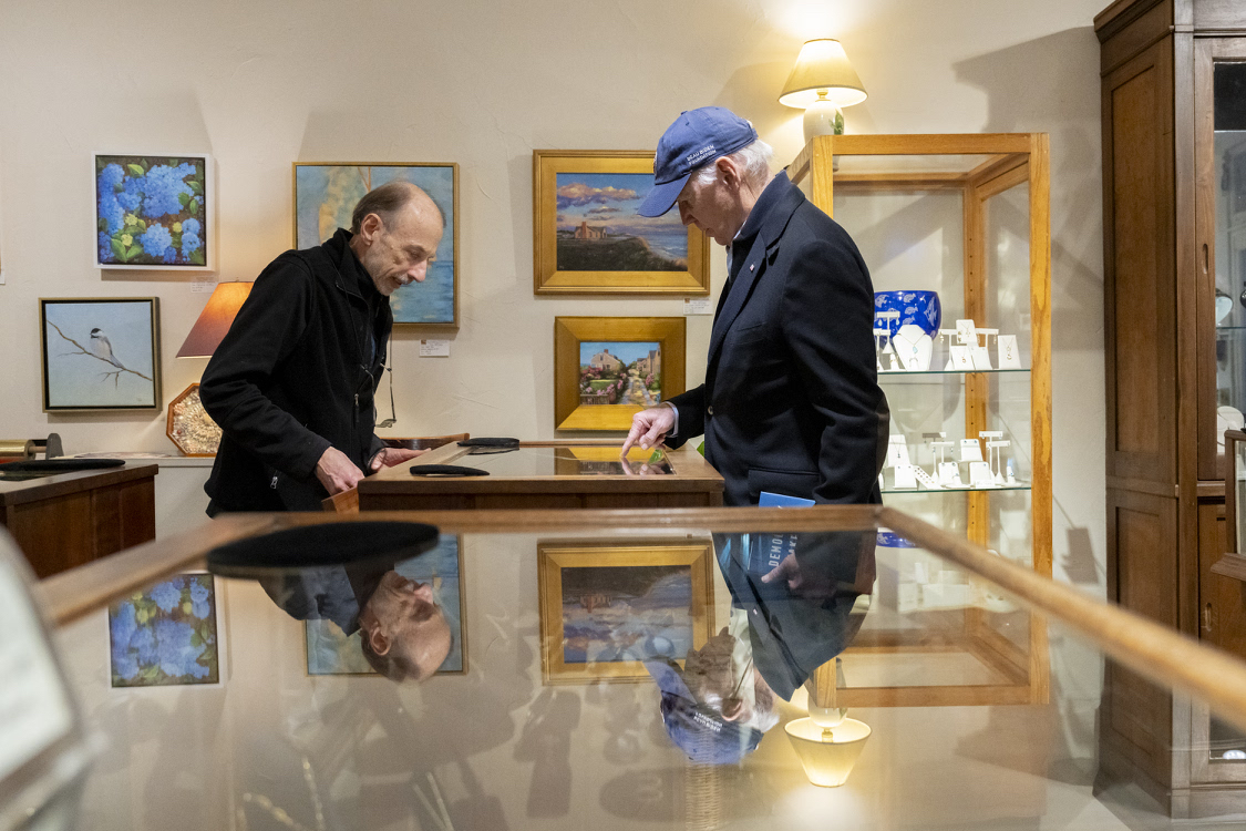 POTUS46Archive's tweet image. Small businesses are more than just the engines of our economy. They’re the glue that hold our communities together.

Shop small today, folks.