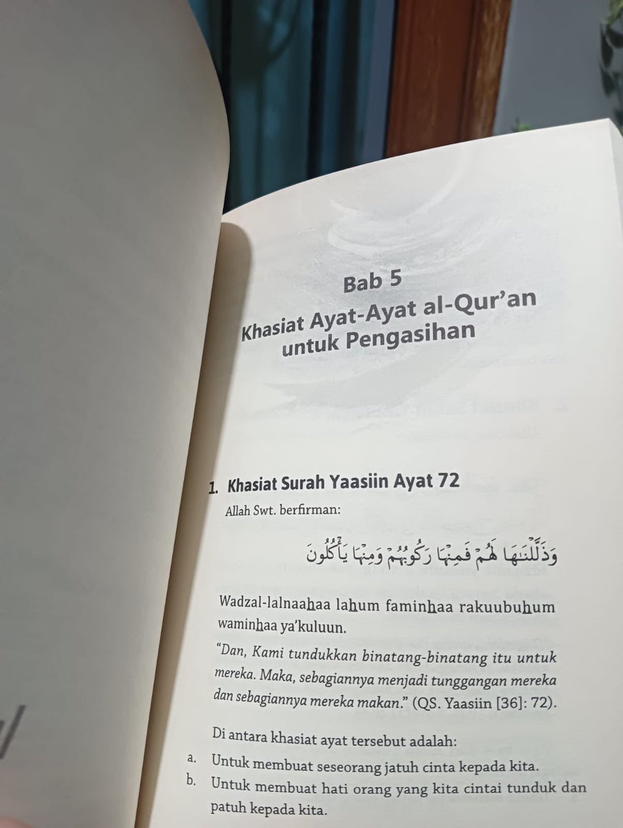 yrimiiese's tweet photo. PRELOVED 

Syamsul Ma’arif Wa Lathaiful Awarif karya Syekh Ahmad bin Ali Al-Buni (Original)

‼️Only 38k ‼️

https://t.co/TACmlfnvzs

#bukubekas #wts #zonauang #zonajajan #kajianislami #muslim #prelovedbuku https://t.co/cvHPMudL1A