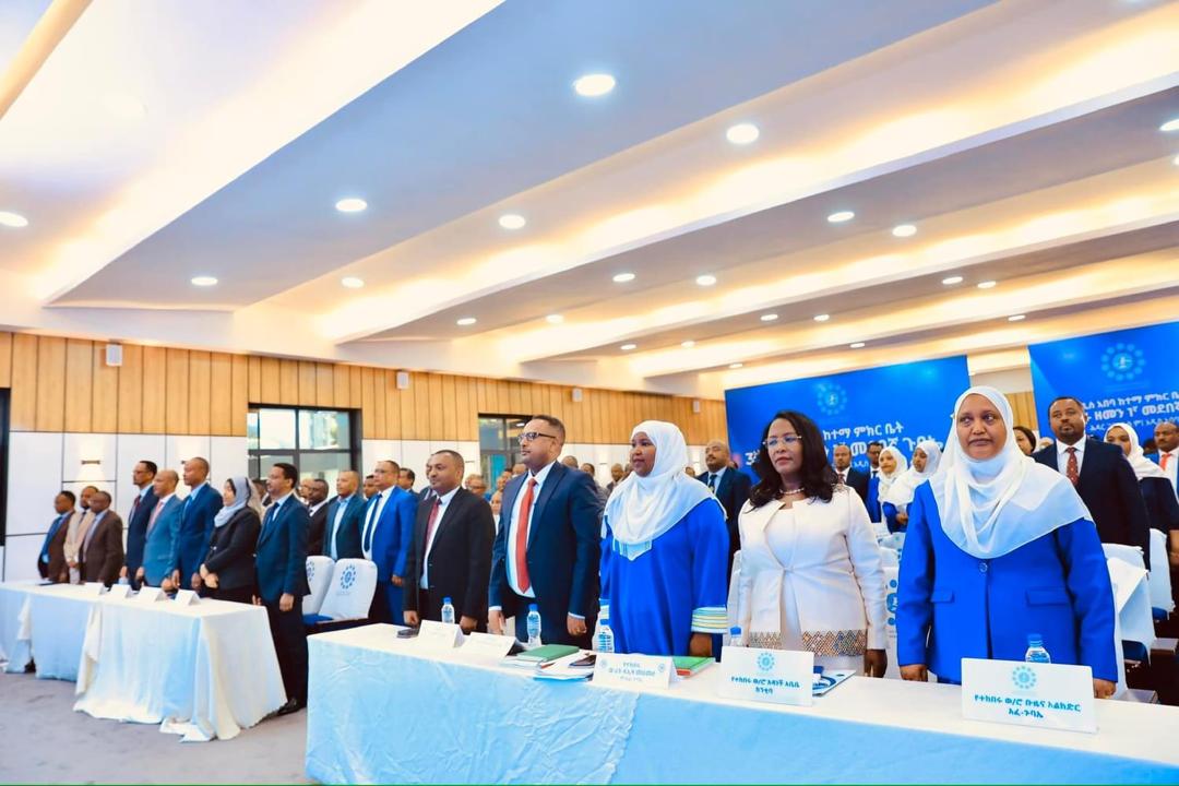 AdanechAbiebie's tweet photo. ዛሬ የአዲስ አበባ ምክር ቤት የ3ኛ የስራ ዘመን 1ኛ መደበኛ ጉባኤ ላይ  የሩብ ዓመት ሪፖርት እና በሁሉም ክፍለከተሞች የህዝብ ተወካዮች ከመራጮች ጋር ባደረጉት ውይይት ህዝቡ ያነሳላቸውን ጥያቄዎች አቅርበውልን ማብራሪያ ሰጥተናል። 
በዋናነት የህዝብ ጥያቄን ለመመለስ እያደረግን ባለው ስራ አበረታችና መልካም ውጤቶችን አግኝተንበታል።
በቀጣይም ከህዝባችን የሚነሱ ጥያቄዎችን ለመመለስና በዘላቂነት ለመቅረፍ የመረጠንን ህዝብ ማገልገላችንን አጠናክረን የምንቀጥል ይሆናል።