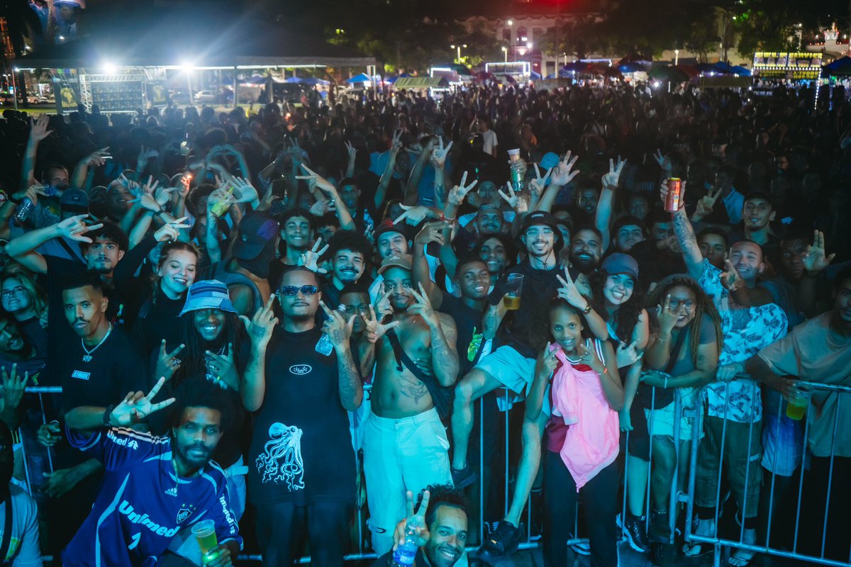 Muito obrigada a todo mundo que colou no África Mundi Festival 🫶

Próxima parada é <a href="/festawobble/">Festa Wobble</a> x Brasil Grime Show HOJE  🔥
Ingressos aqui

blueticket.com.br/evento/33815

E na segunda-feira tem episódio novo com lançamento da nossa colab com a <a href="/MenatJoias/">MENAT</a> 💎

📸 <a href="/sarracomrespect/">Louquera</a>