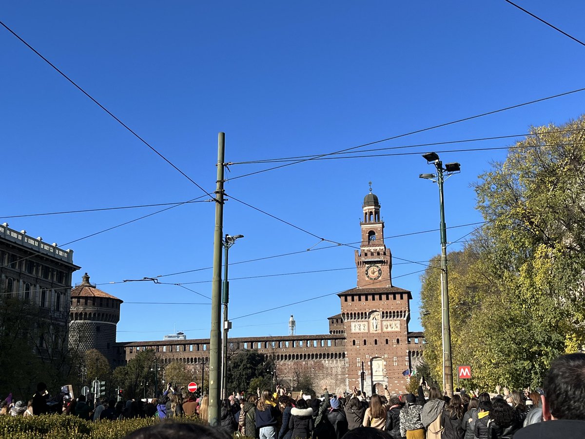 Oggi a Milano. #25Novembre #StopAllaViolenzaSulleDonne #nogenderbasedviolence #womenrights