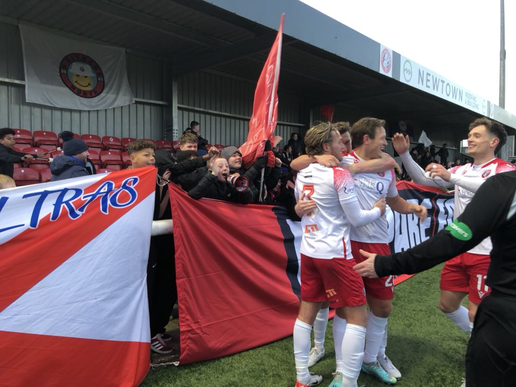 🕰️ 34’ GOOOOOOOOOOOOOOAAAAAAAALLLLLLLLL! Ainslie Park goes radge! <a href="/Cragsy28/">James Craigen</a> with a delightful finish to turn <a href="/RhysArmstrong26/">Rhys Armstrong</a> cross into the net. 1-0