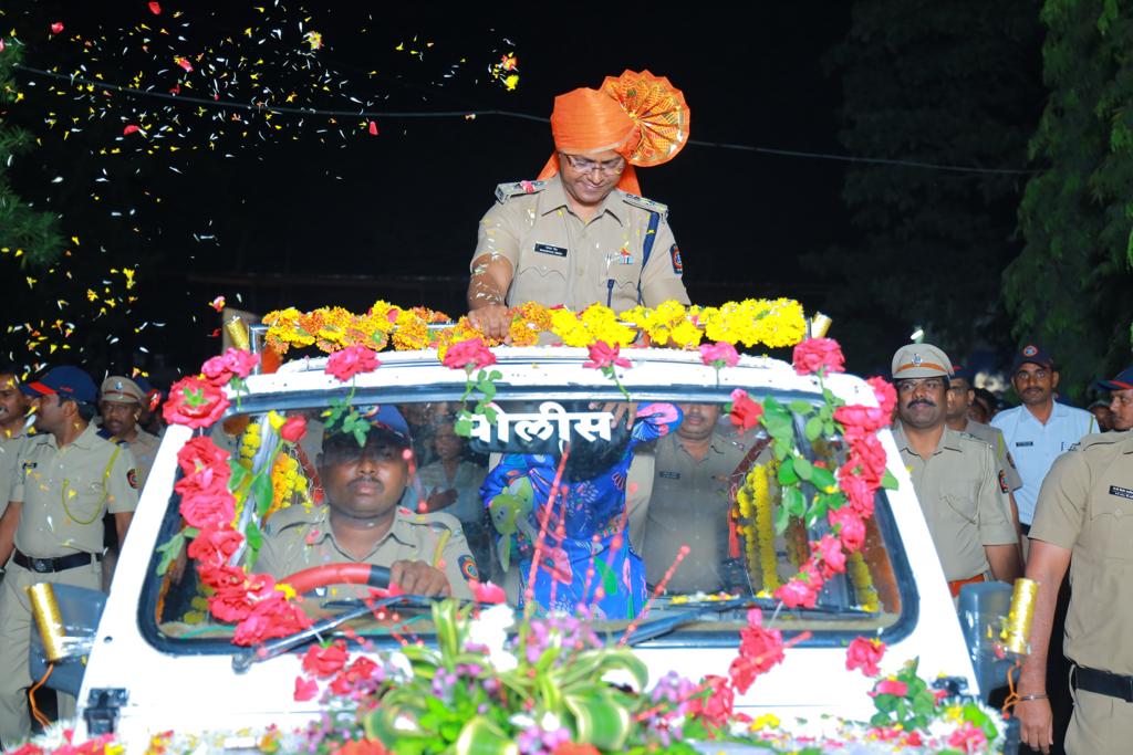 #Farewell | वाशिम जिल्ह्याचे मा.पोलीस अधीक्षक श्री.<a href="/IPS_Bachchan/">Bachchan Singh</a> यांची बदली झाल्याने त्यांना आदरपूर्वक निरोप देण्यात आला. यावेळी पोलीस अधिकारी व अंमलदार यांनी आपले मनोगत व्यक्त केले. 

<a href="/IGP_AmtRange/">IGP AMRAVATI RANGE</a> <a href="/DGPMaharashtra/">महाराष्ट्र पोलीस - Maharashtra Police</a> <a href="/maharashtra_hmo/">HMO Maharashtra</a> <a href="/InfoWashim/">जिल्हा माहिती कार्यालय वाशिम</a>
