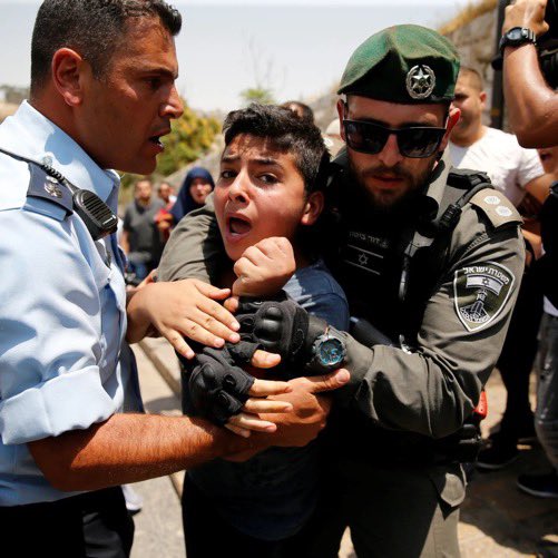 ZaidAlsalman6's tweet photo. صور من اختطاف قوات الإحتلال للأطفال الفلسطينيين في الضفة ��لغربية حيث لا يوجد هناك سلطة لحماس .. https://t.co/m0xoC4H5Rl