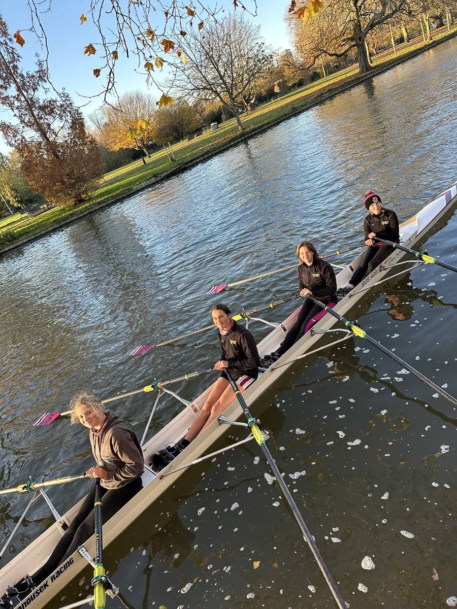 Rowing_BGS's tweet photo. A fantastic morning of rowing, with the whole Boat Club completing a race piece session on our first beautiful cold and frosty morning of the season! ❄️☀️✨
#BGSRowing #TeamBGS #WinterRowing #ThisisWhyWeRow https://t.co/UHYzTDGCHj