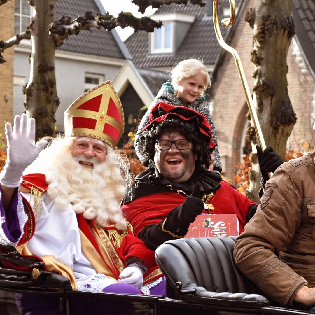 RossumBert's tweet photo. Daar is hij weer met zijn gevolg, Sinterklaas met Pieten. Wat vrolijkheidheid kan geen kwaad in tijd vol polarisatie.
#doeslief https://t.co/EE5fEGYfPj