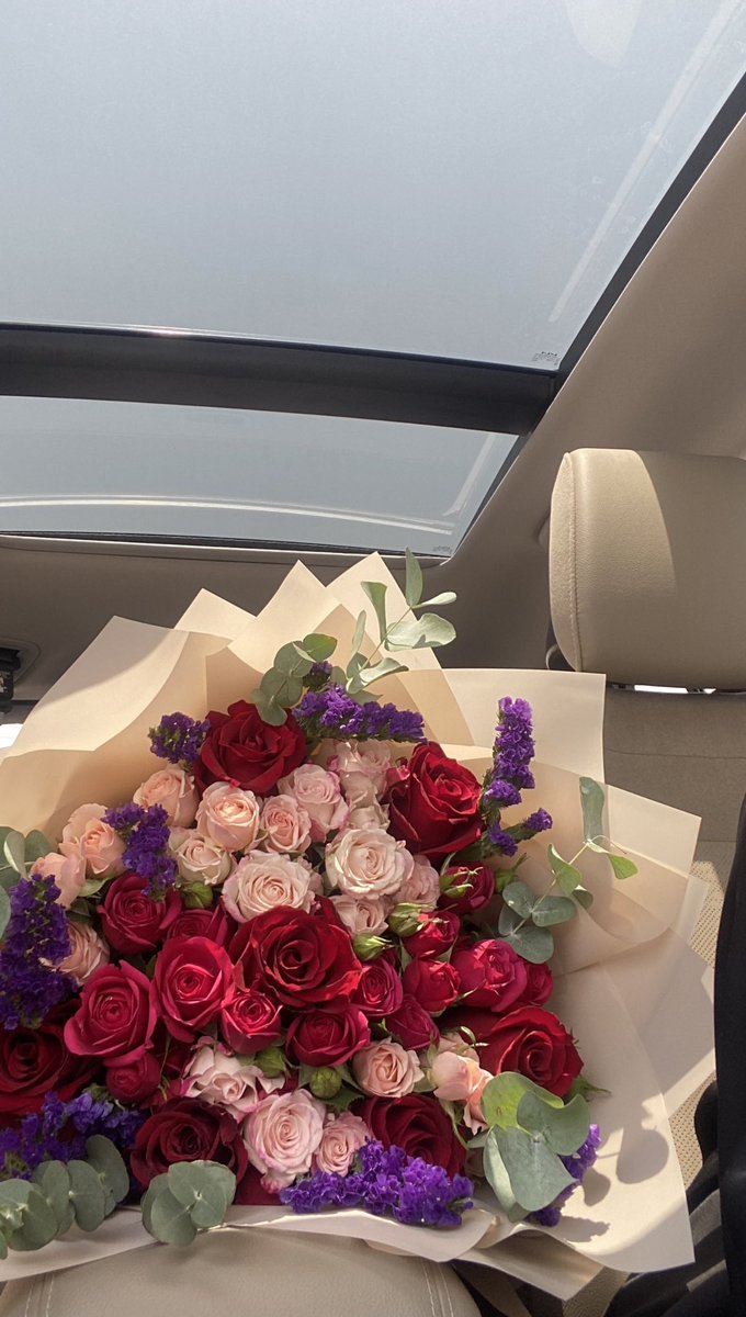 are_aq92's tweet photo. @La__i14 وأنا التي لو جئت تقطفُ من فؤادي وردةً لملأت كفيكَ ضياء وحشوت صدرك بهجةً🤍 https://t.co/xlc099IeGy