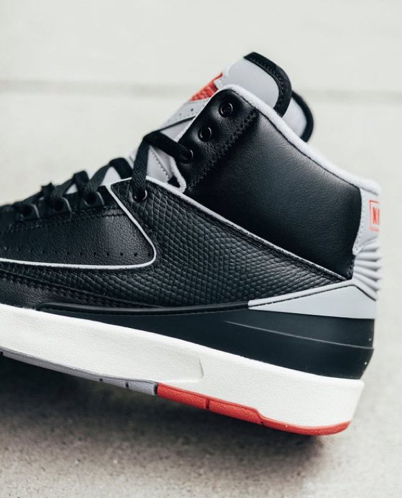 AD: ENDS TONIGHT 
$131.25 w/code BLACKFRIDAY 
Jordan Retro 2 'Black Cement'

Shop -> howl.me/ckUulrsWTIF