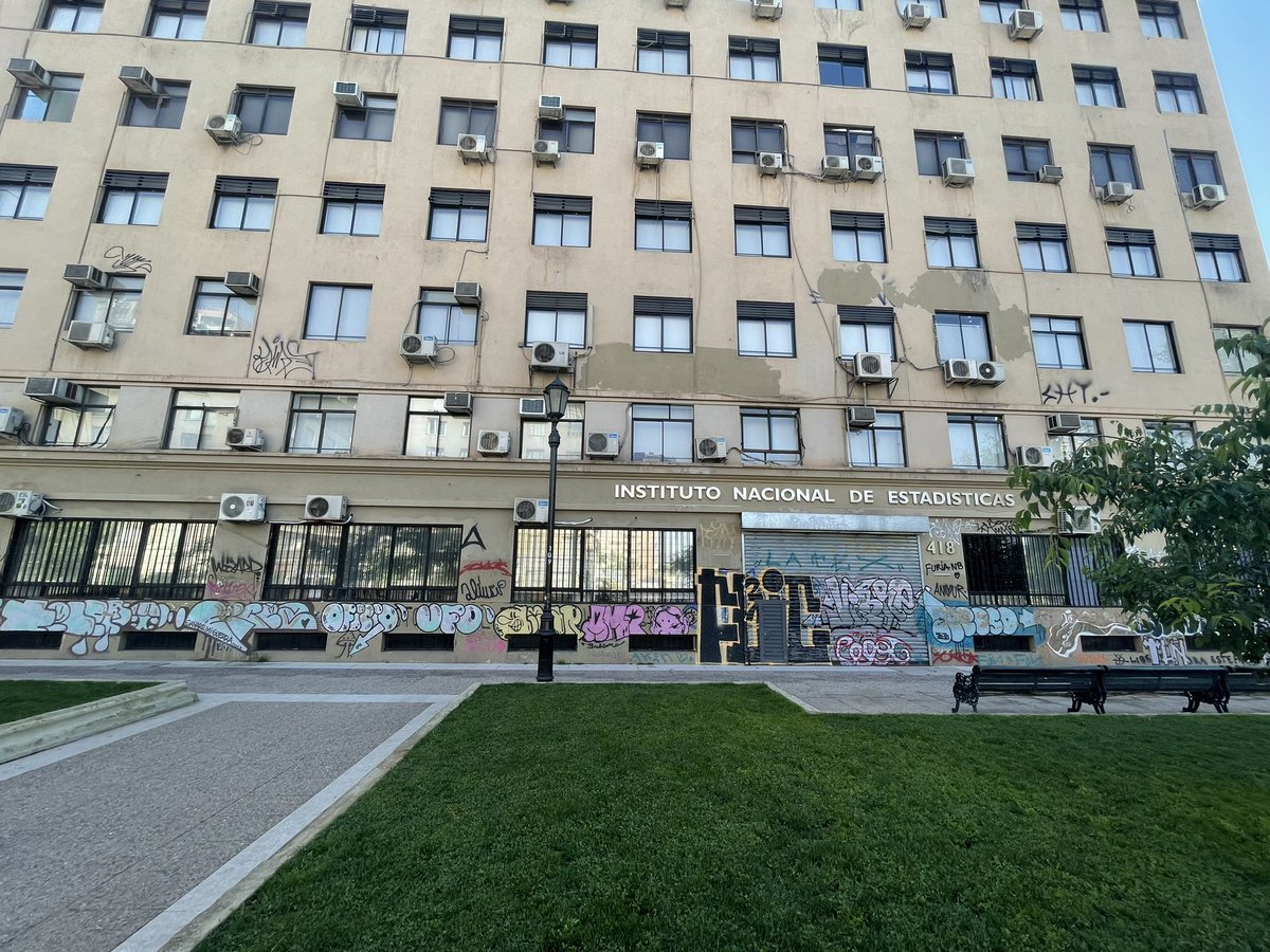 Manjops's tweet photo. @Orrego @IraciHassler @stgoadicto al terminar de recorrer el hermoso Paseo Bulnes, es inevitable el contraste que hace el INE, todo rayado, feo y que deja con una sensación amarga. Sería weno que alguna autoridad se motive jeje https://t.co/L7xHxRwfBC