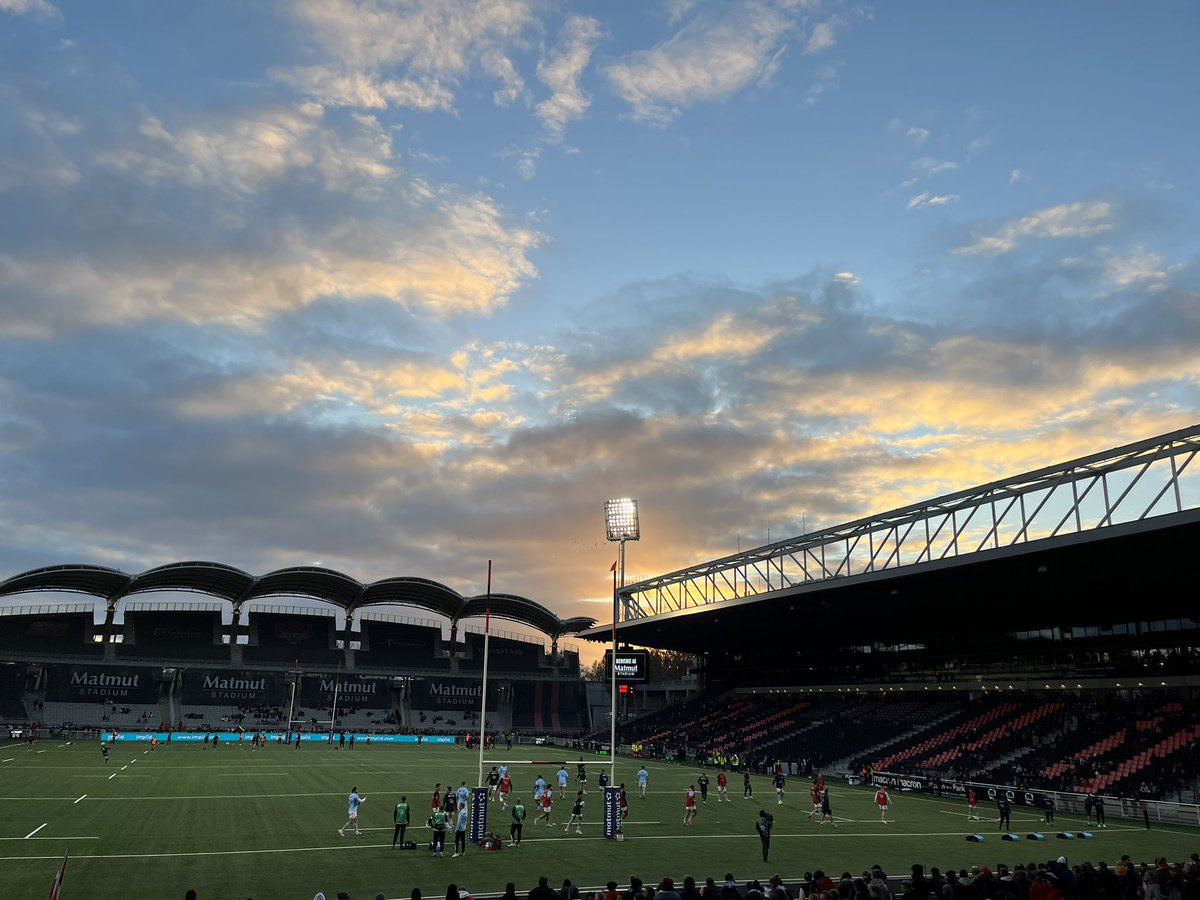 ❤️🐺🖤 
À #Lyon au Matmut Stadium Gerland pour #LOUAB 
#LaForceduLou
#LaMeute 
#Top14 
#Rugby