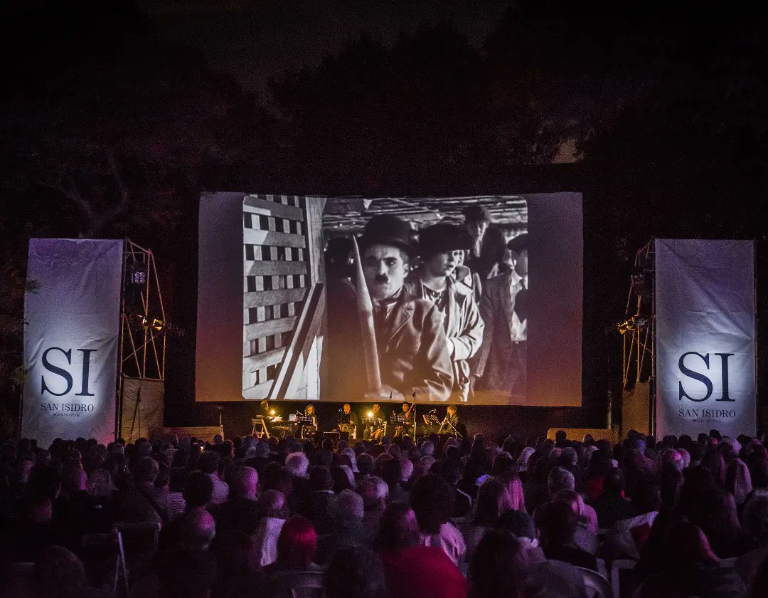 👉Deslizá para ver algunas fotos de la mágica función de anoche junto a Charles Chaplin y la música de @marcelopablokatz y @torre7ensamble ¿estuviste ahí? 🗣️

¡No te pierdas hoy la última función! 🎥🎼

#CulturaSI #CineYMúsica #cinemudo #musicaenvivo 
<a href="/SanIsidroGob/">San Isidro</a>
