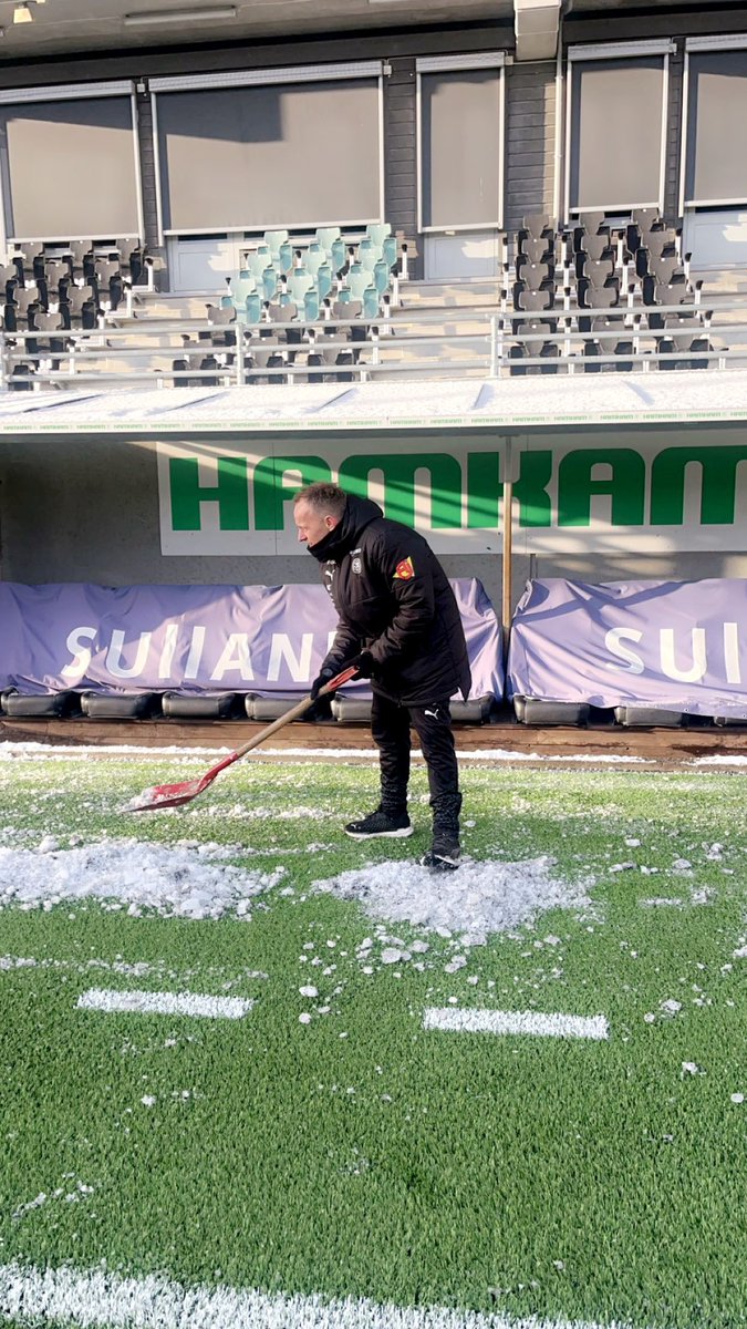 Når de viktigste kampene i Norge, skal gå på vinteren er det flott at alle bidrar der det trengs!  
Briskeby og HamKam er klare for i morgen og eliteserien 2024!