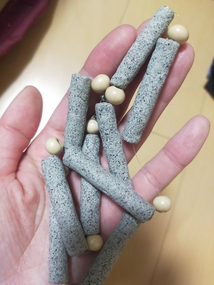 mokumokuut's tweet photo. 今年のワンフェス冬でおもろ!と思って買ったねんどでセイバーのネックレス作りました めっちゃ石みたいになる #fimoair https://t.co/6Fwwsom5bj
