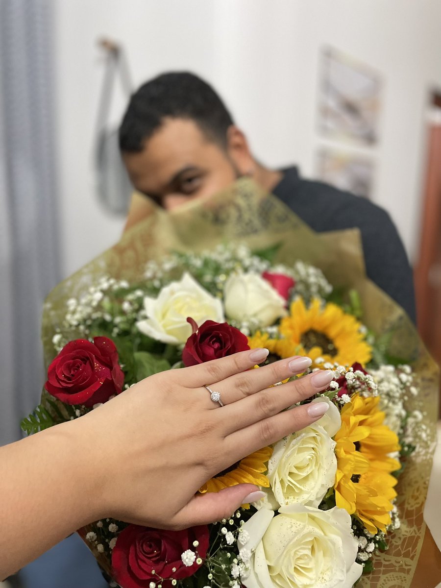 naferreiraf's tweet photo. AGORA EU SOU CANHOTA! Tô noiva 💍👩🏻‍❤️‍💋‍👨🏾 https://t.co/csS5AG9POn