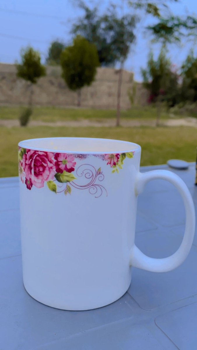 nature_aesthet's tweet photo. Mood ☕️ 
#rainy #RainyDays #WinterIsComing #teatime #NatureBeauty #Tealover https://t.co/EejQLbwexj