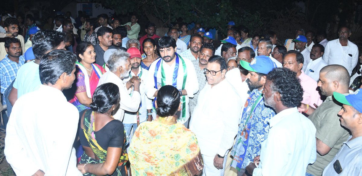 KCBachina's tweet photo. గడపగడపకు మన ప్రభుత్వం కార్యక్రమం రావినూతల సచివాలయం పరిధి (కొరిశపాడు మండలం) లో నిర్వహించడం జరిగింది.
#bachinakrishnachaitanya #BKC #TeamBKC #addanki #2024addankimla #YSRCP #CMYSJagan #GadapaGadapakuManaPrabhuthvam #WhyAPNeedsJagan #YSRCPAgain2024 https://t.co/MUaOLUZbZ4