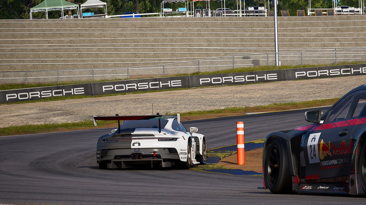 PorscheRaces's tweet photo. #ESLR1Major - Stunning performance: #Porsche #CoandaEsports' @JKRogers_92 took 3rd win in 5th race and now sits at the top of the #ESLR1 Fall Major! Makes him one of 3 drivers who can reach finalist status in the next race.
Live stream: https://t.co/scK01FJg2S
#RecodeTheRace https://t.co/JDkiNlCkQU