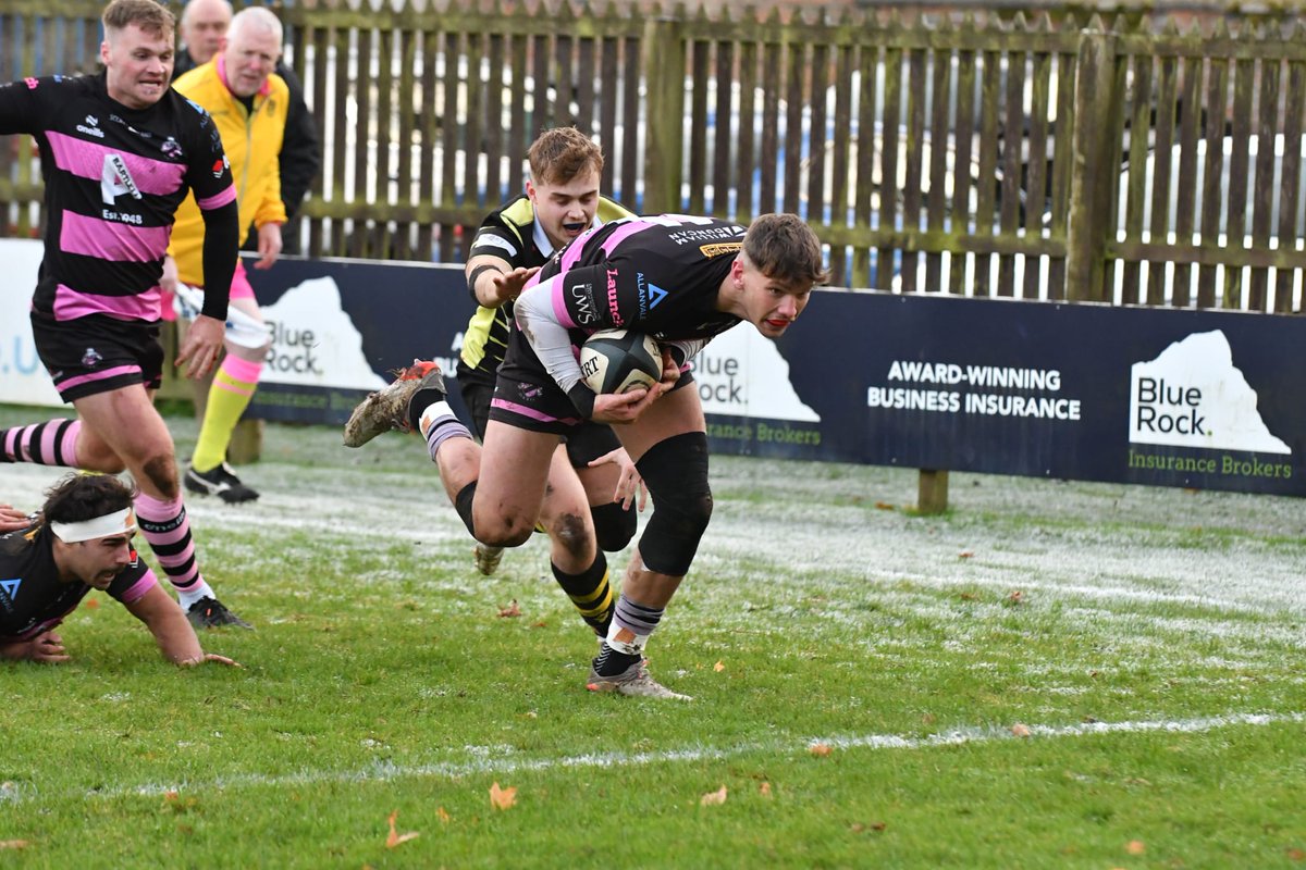 OfficialAyrRFC's tweet photo. 📸 Get the ball, aim for George McMillan, and you'll end up at the try line! 🤝

A frantic first half of action! [38-22]

#pinkandblack | #TennentsNat1 https://t.co/1B2Fjs8HDg