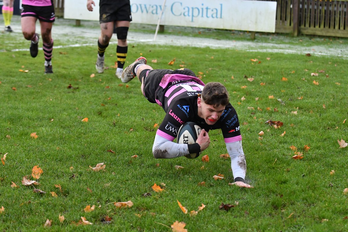OfficialAyrRFC's tweet photo. 📸 Get the ball, aim for George McMillan, and you'll end up at the try line! 🤝

A frantic first half of action! [38-22]

#pinkandblack | #TennentsNat1 https://t.co/1B2Fjs8HDg